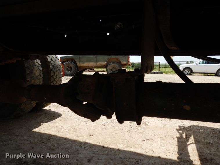 image for item DF4136 2000 Ford F650 Super Duty XLT  feed mixer truck