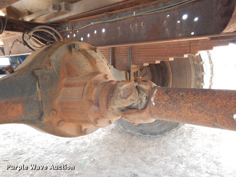 image for item DF4136 2000 Ford F650 Super Duty XLT  feed mixer truck