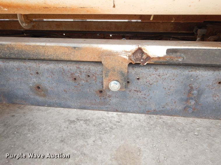 image for item DF4136 2000 Ford F650 Super Duty XLT  feed mixer truck