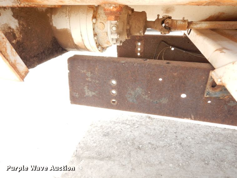 image for item DF4136 2000 Ford F650 Super Duty XLT  feed mixer truck