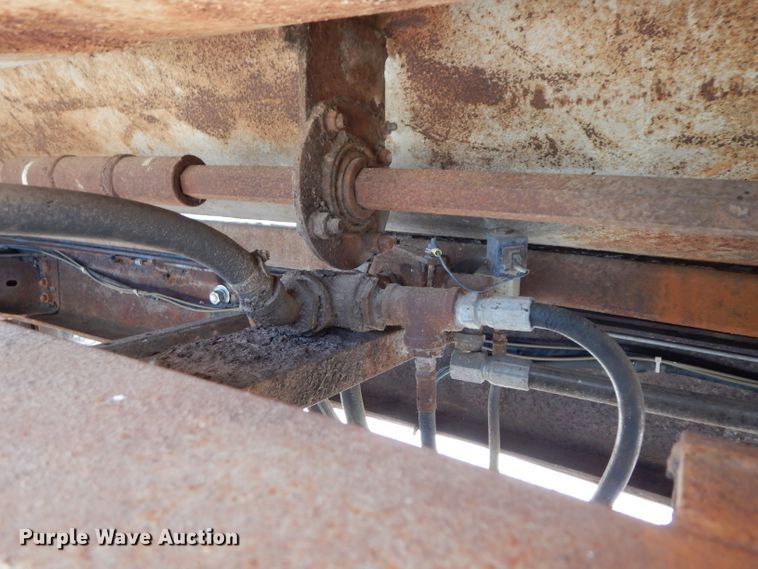 image for item DF4136 2000 Ford F650 Super Duty XLT  feed mixer truck