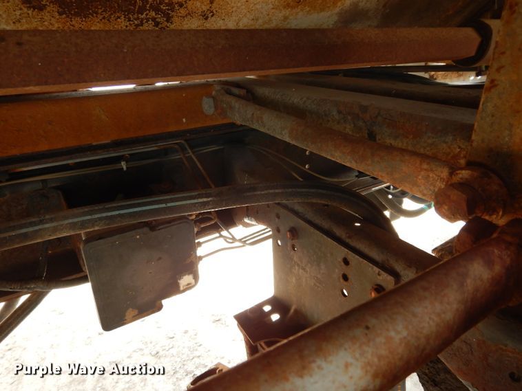 image for item DF4136 2000 Ford F650 Super Duty XLT  feed mixer truck