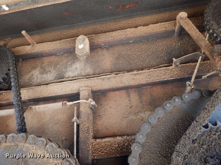 image for item DF4136 2000 Ford F650 Super Duty XLT  feed mixer truck