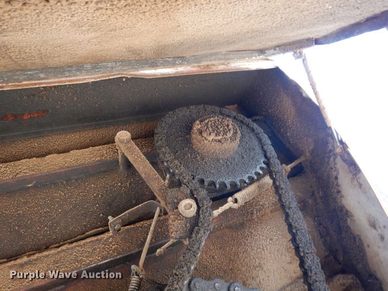 image for item DF4136 2000 Ford F650 Super Duty XLT  feed mixer truck