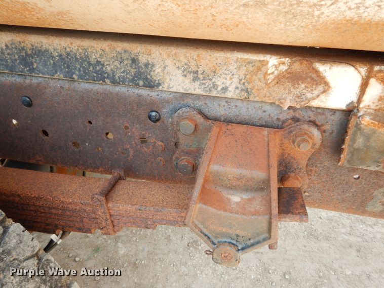 image for item DF4136 2000 Ford F650 Super Duty XLT  feed mixer truck