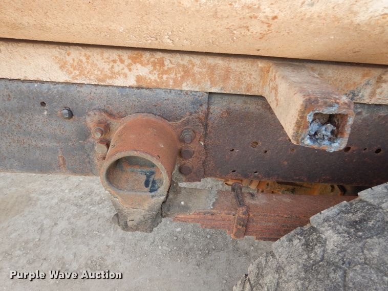 image for item DF4136 2000 Ford F650 Super Duty XLT  feed mixer truck