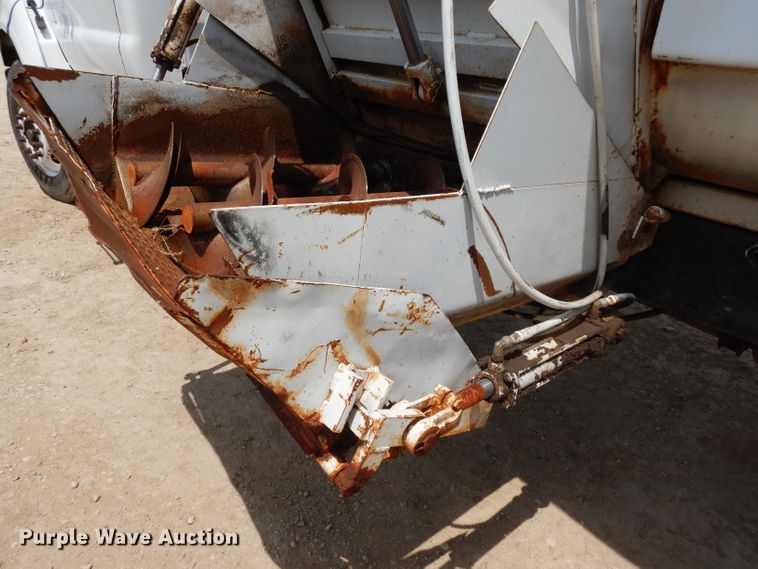 image for item DF4136 2000 Ford F650 Super Duty XLT  feed mixer truck