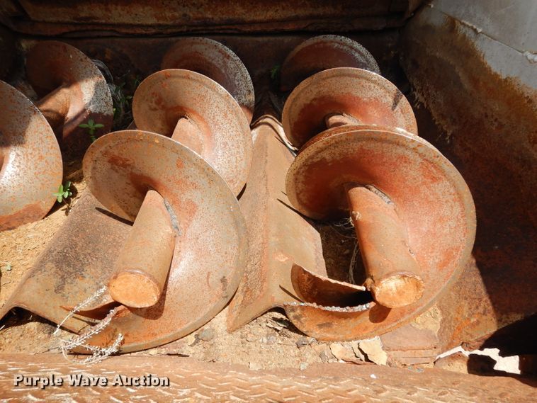 image for item DF4136 2000 Ford F650 Super Duty XLT  feed mixer truck