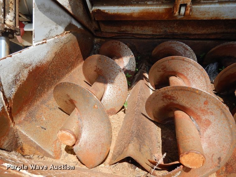 image for item DF4136 2000 Ford F650 Super Duty XLT  feed mixer truck