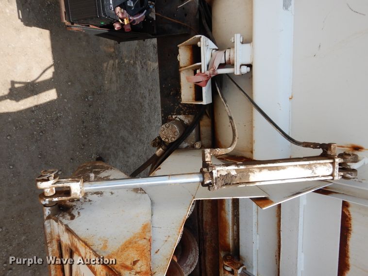 image for item DF4136 2000 Ford F650 Super Duty XLT  feed mixer truck