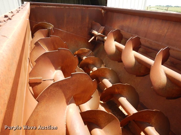 image for item DF4136 2000 Ford F650 Super Duty XLT  feed mixer truck