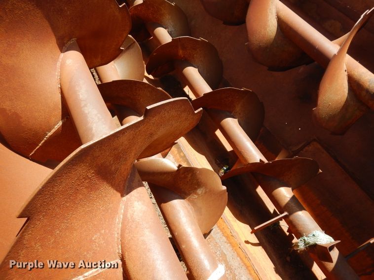 image for item DF4136 2000 Ford F650 Super Duty XLT  feed mixer truck