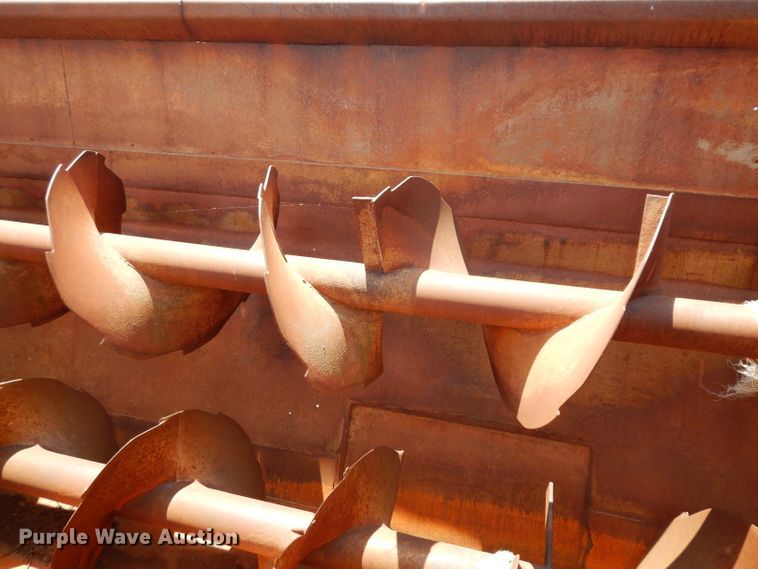 image for item DF4136 2000 Ford F650 Super Duty XLT  feed mixer truck