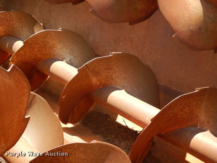 image for item DF4136 2000 Ford F650 Super Duty XLT  feed mixer truck