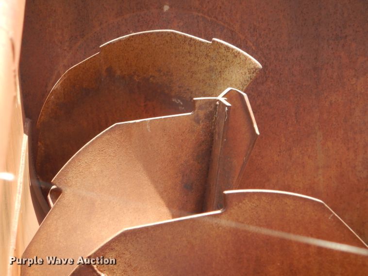 image for item DF4136 2000 Ford F650 Super Duty XLT  feed mixer truck