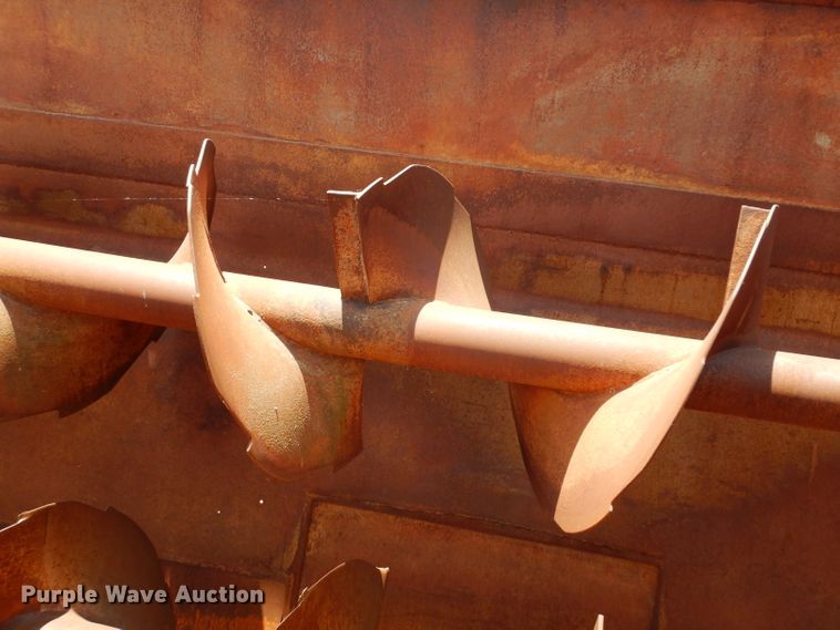 image for item DF4136 2000 Ford F650 Super Duty XLT  feed mixer truck