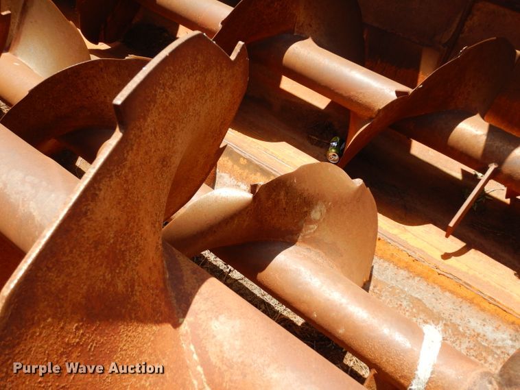 image for item DF4136 2000 Ford F650 Super Duty XLT  feed mixer truck