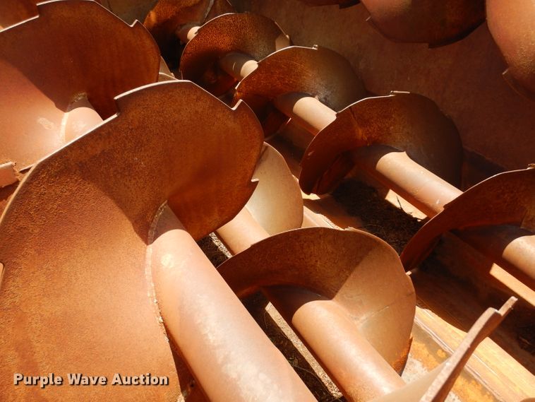 image for item DF4136 2000 Ford F650 Super Duty XLT  feed mixer truck