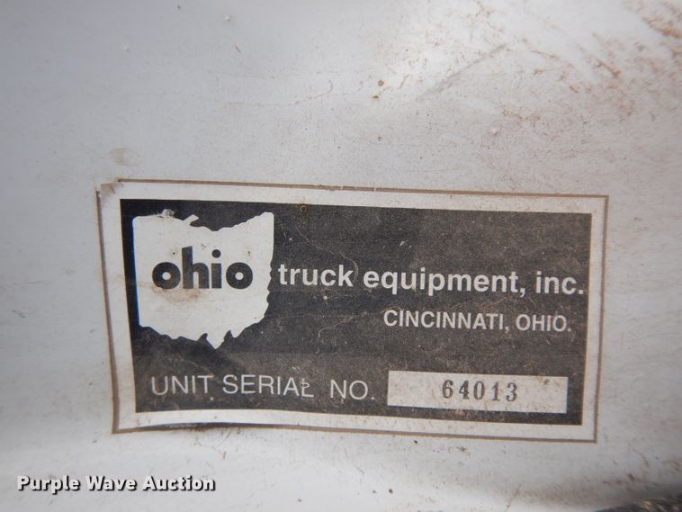 image for item DF4136 2000 Ford F650 Super Duty XLT  feed mixer truck