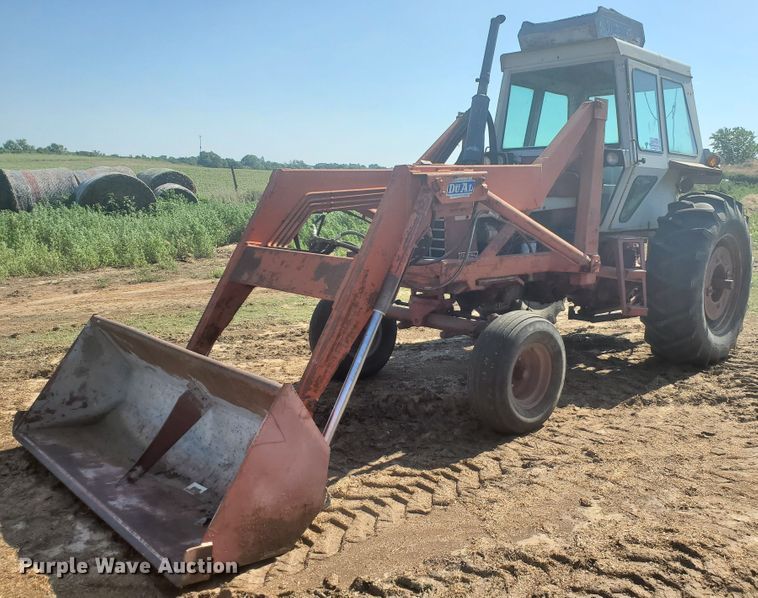 image for item DF8935 1968 International Farmall 756  tractor