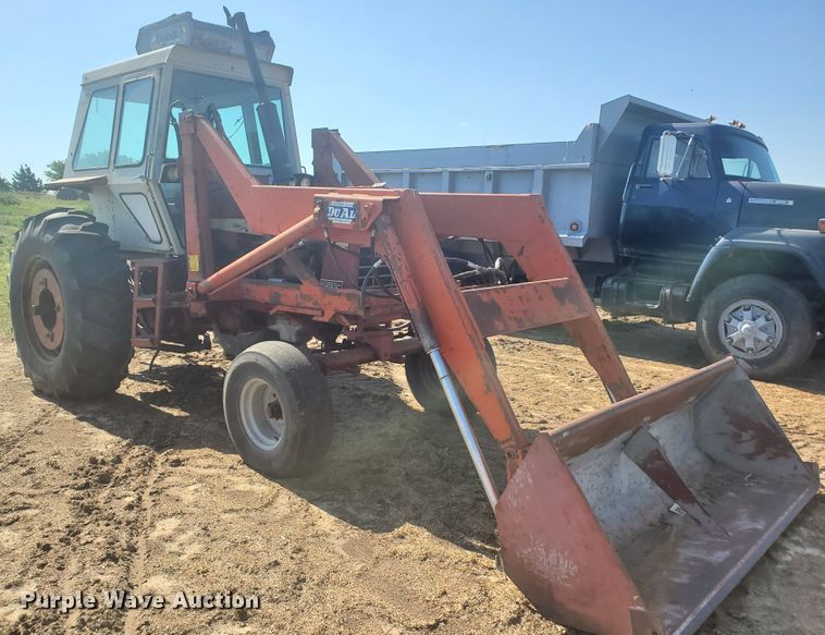 image for item DF8935 1968 International Farmall 756  tractor