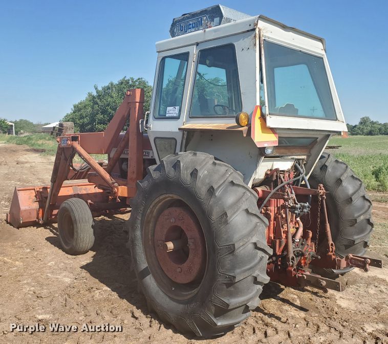 image for item DF8935 1968 International Farmall 756  tractor