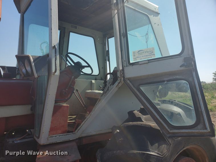 image for item DF8935 1968 International Farmall 756  tractor