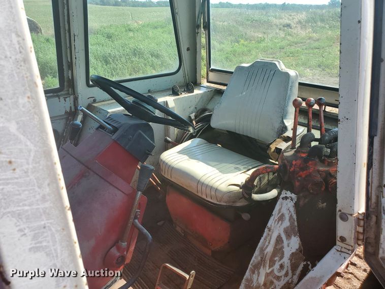 image for item DF8935 1968 International Farmall 756  tractor