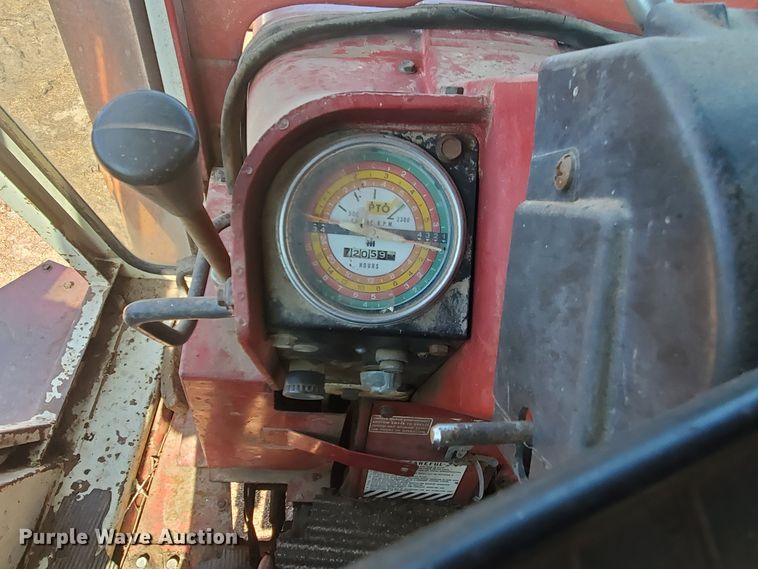 image for item DF8935 1968 International Farmall 756  tractor