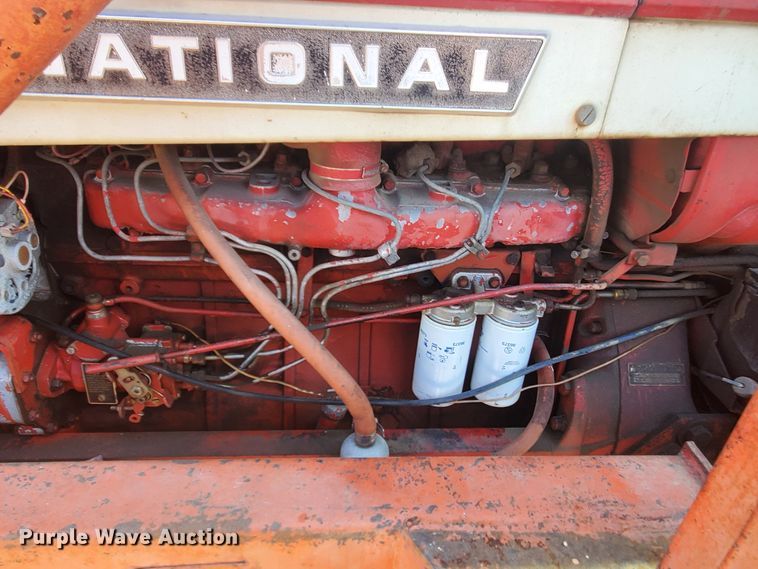 image for item DF8935 1968 International Farmall 756  tractor