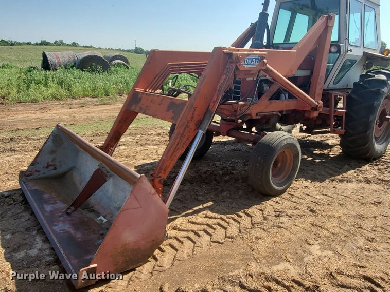 image for item DF8935 1968 International Farmall 756  tractor