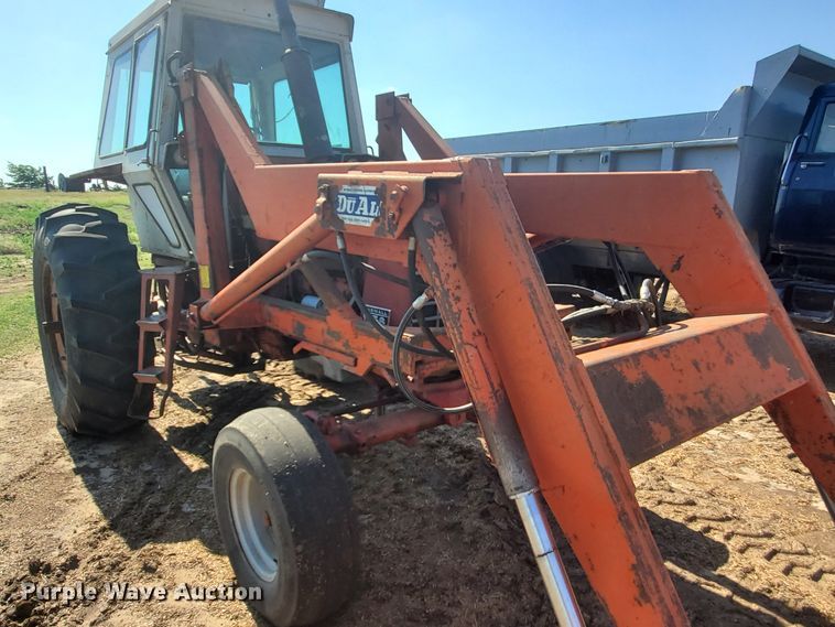 image for item DF8935 1968 International Farmall 756  tractor