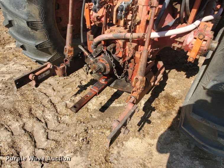 image for item DF8935 1968 International Farmall 756  tractor