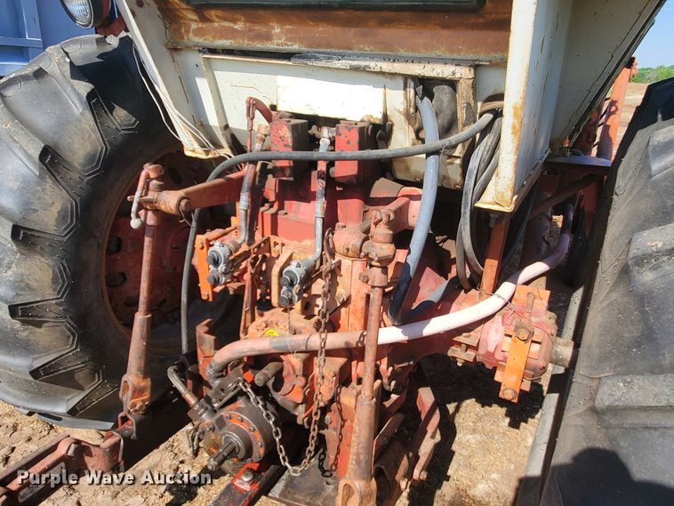 image for item DF8935 1968 International Farmall 756  tractor