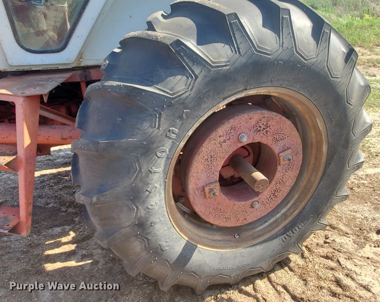 image for item DF8935 1968 International Farmall 756  tractor