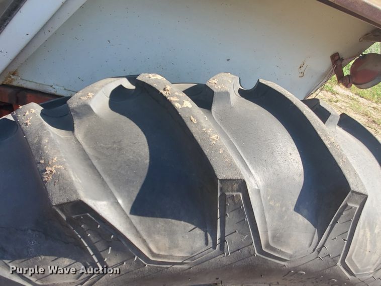 image for item DF8935 1968 International Farmall 756  tractor