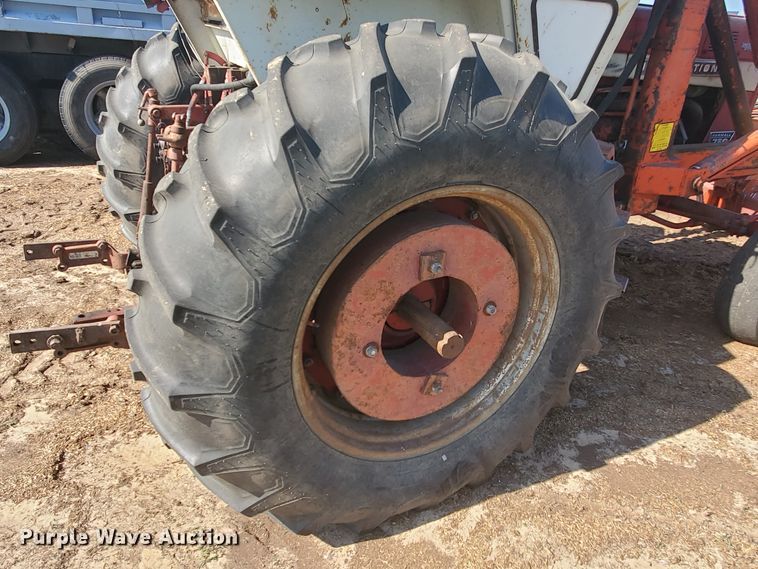 image for item DF8935 1968 International Farmall 756  tractor