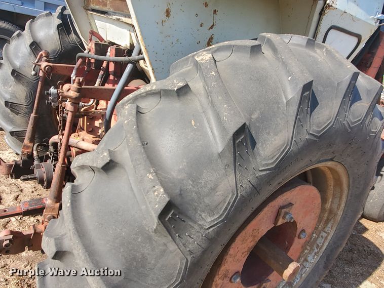 image for item DF8935 1968 International Farmall 756  tractor