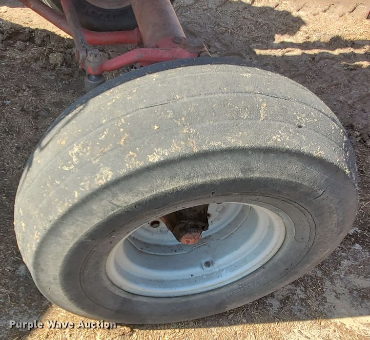 image for item DF8935 1968 International Farmall 756  tractor