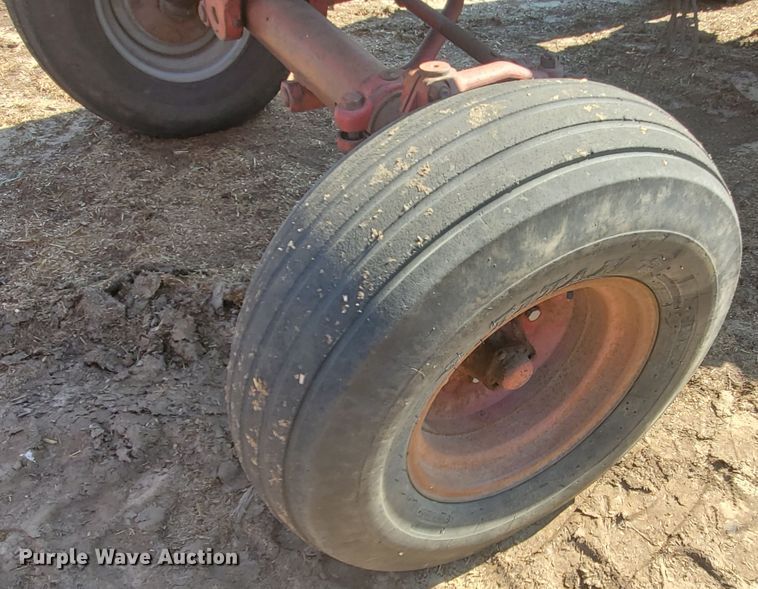 image for item DF8935 1968 International Farmall 756  tractor