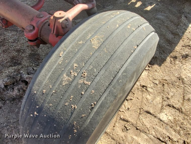 image for item DF8935 1968 International Farmall 756  tractor