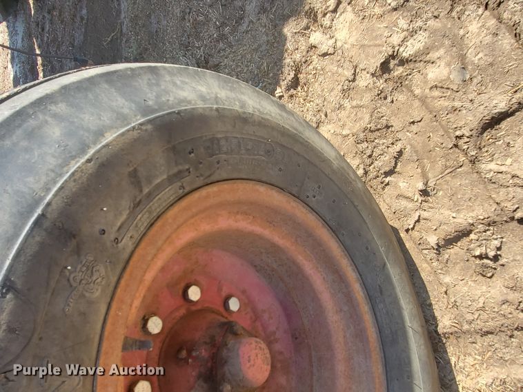 image for item DF8935 1968 International Farmall 756  tractor