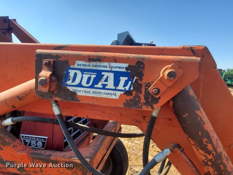 image for item DF8935 1968 International Farmall 756  tractor