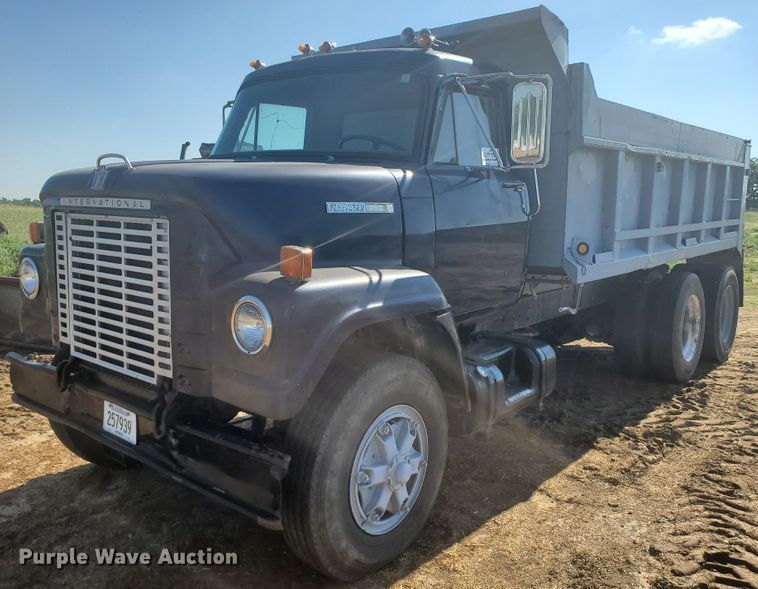 image for item DF8936 1974 International Fleetstar F2050A  dump truck
