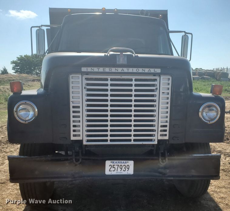 image for item DF8936 1974 International Fleetstar F2050A  dump truck
