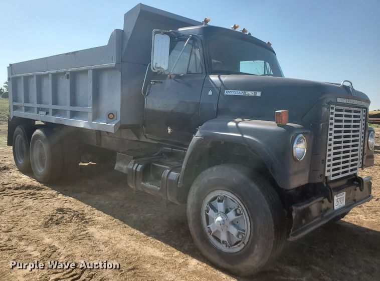 image for item DF8936 1974 International Fleetstar F2050A  dump truck