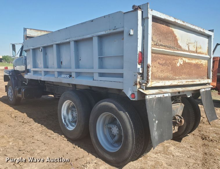 image for item DF8936 1974 International Fleetstar F2050A  dump truck