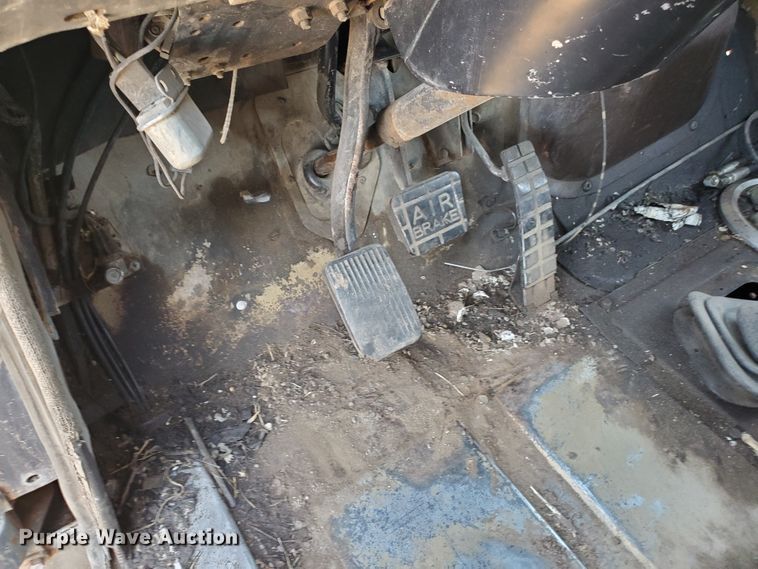 image for item DF8936 1974 International Fleetstar F2050A  dump truck