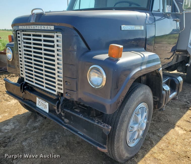 image for item DF8936 1974 International Fleetstar F2050A  dump truck