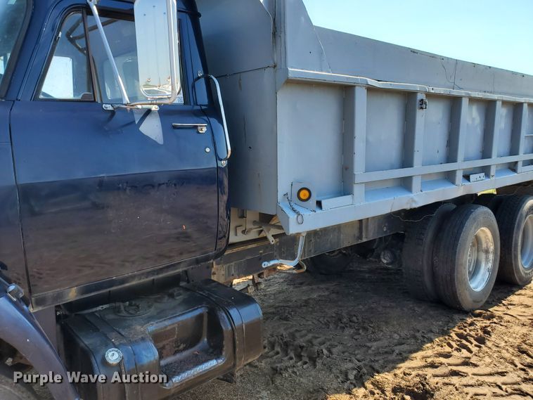 image for item DF8936 1974 International Fleetstar F2050A  dump truck
